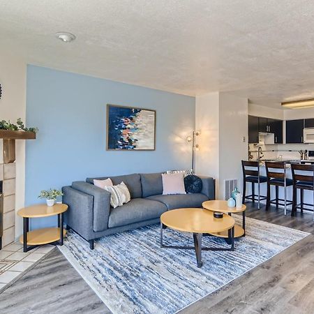 Rare Find Modern Townhome In The Heart Of Old Colorado City Colorado Springs Bagian luar foto
