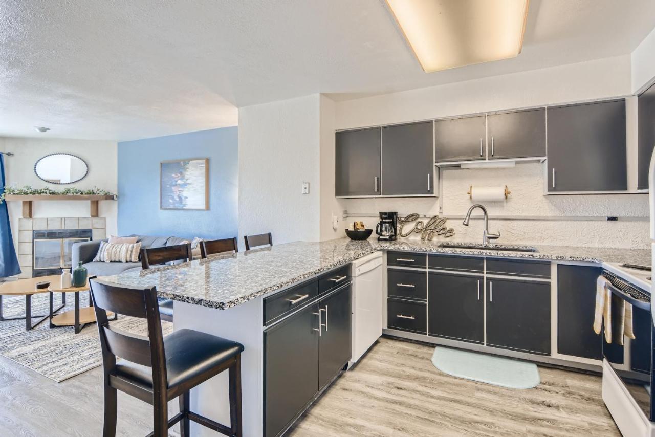 Rare Find Modern Townhome In The Heart Of Old Colorado City Colorado Springs Bagian luar foto